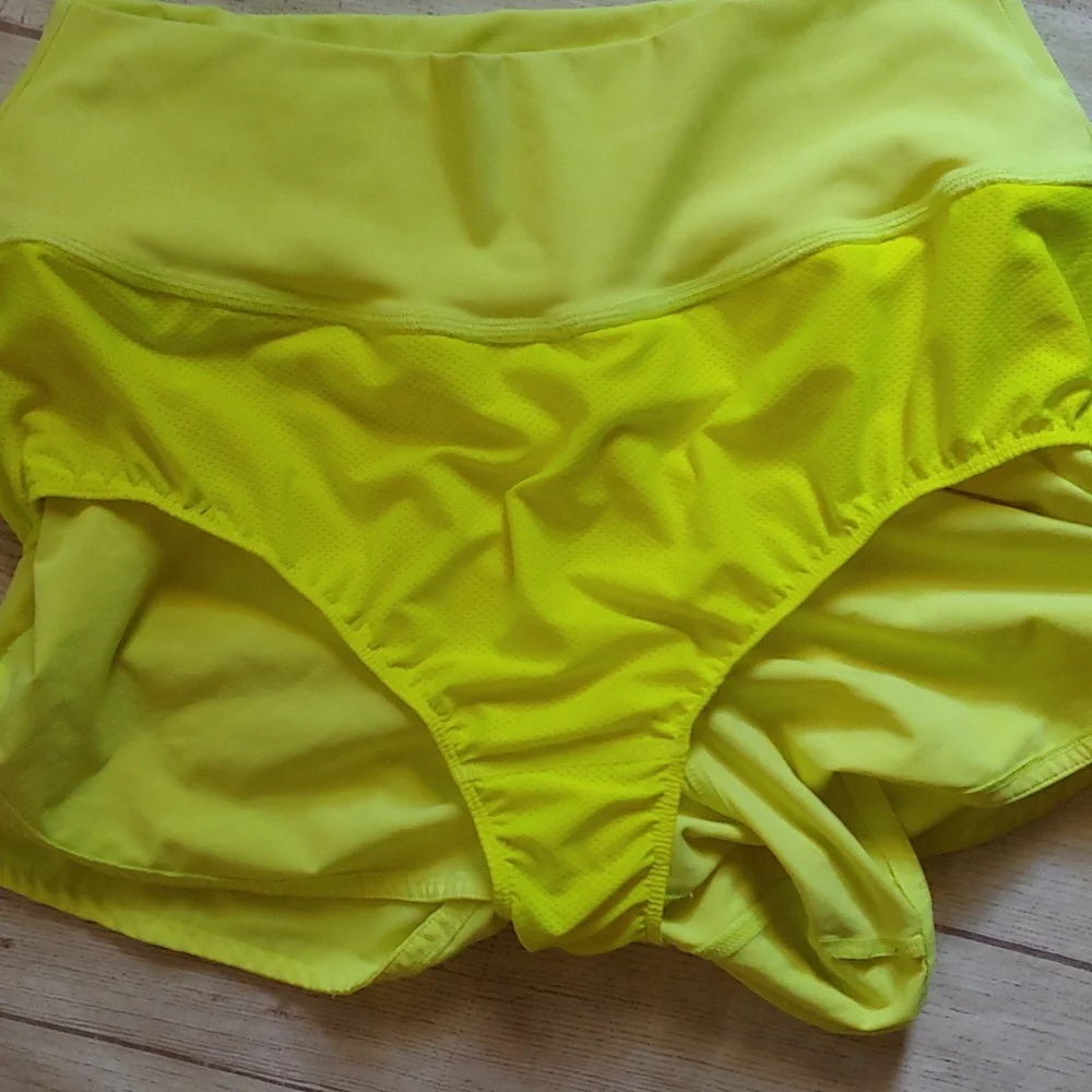 Gilly Hicks Yellow Athletic Shorts Lightweight‎ Performance